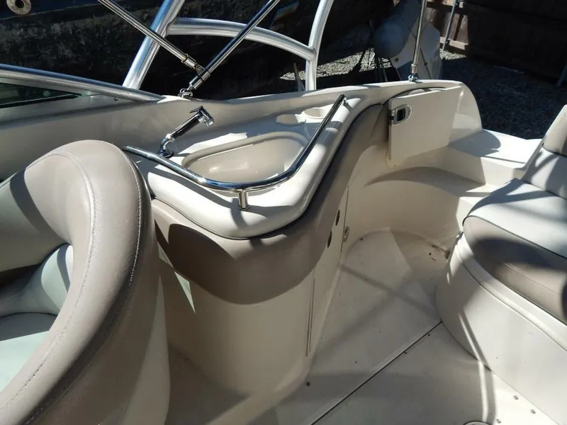 Slide: The Image of Sea Ray 240 Sundeck 2004 - 7