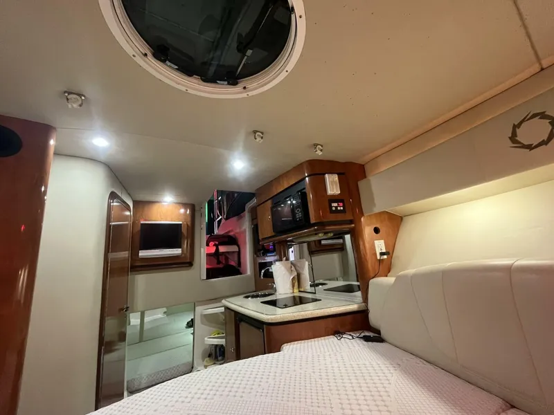 Slide: The Image of Fountain 33 Sportfish Cruiser 2007 - 13