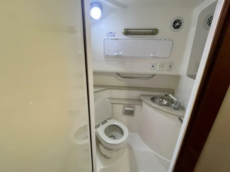 Slide: The Image of Fountain 33 Sportfish Cruiser 2007 - 14