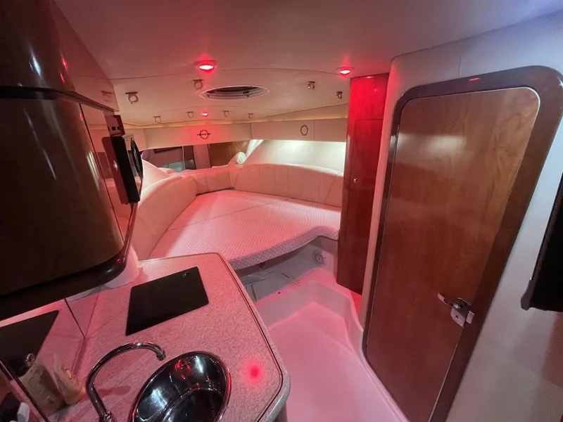 Slide: The Image of Fountain 33 Sportfish Cruiser 2007 - 15