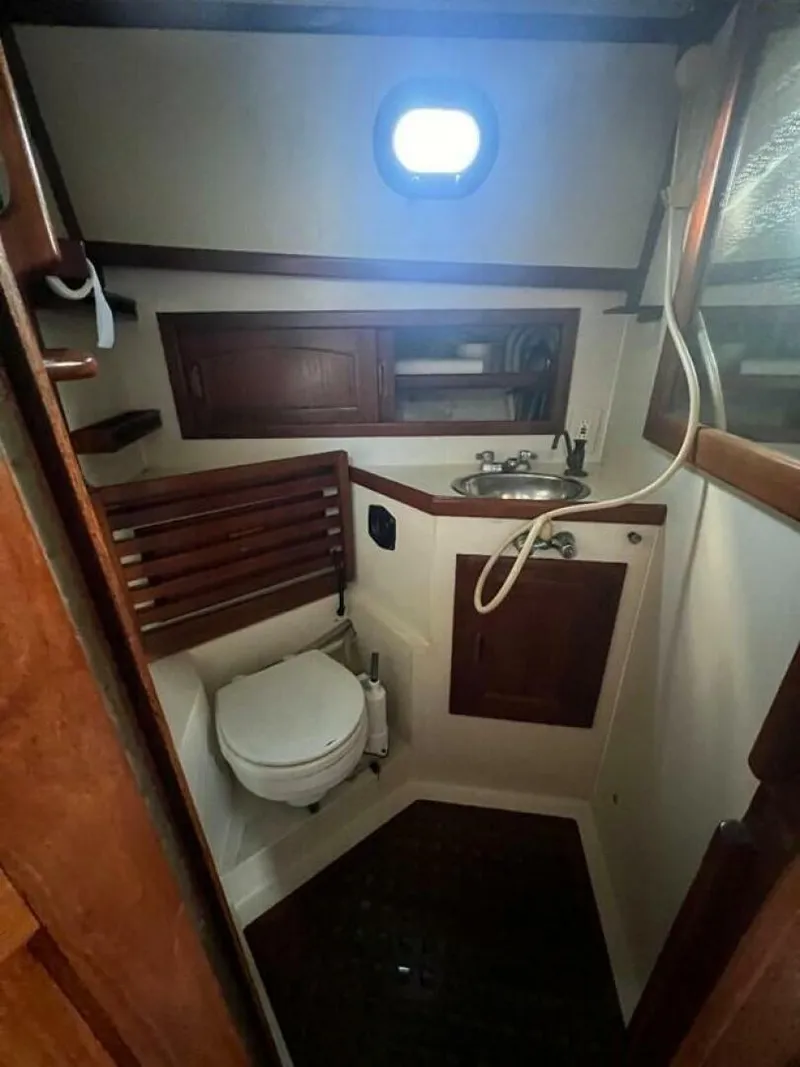 Slide: The Image of Pacific Seacraft 37 1986 - 12
