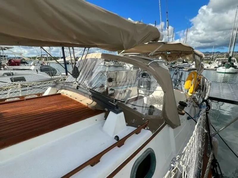 Slide: The Image of Pacific Seacraft 37 1986 - 13