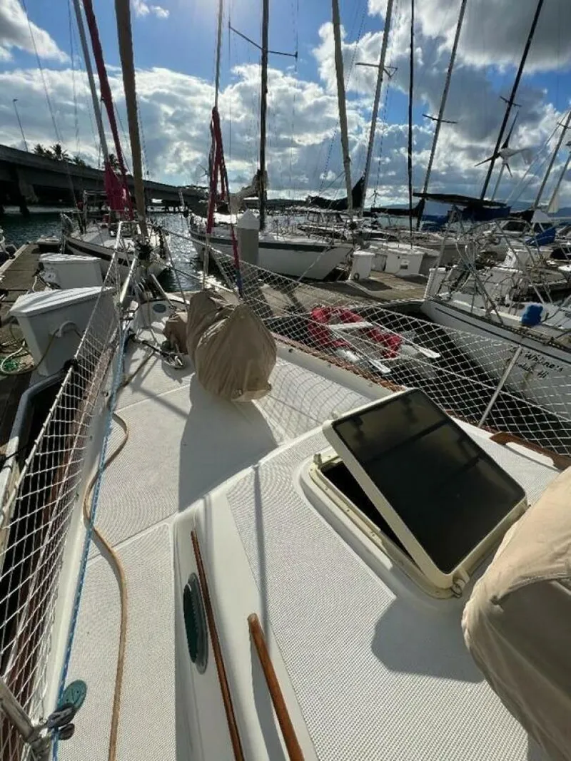 Slide: The Image of Pacific Seacraft 37 1986 - 14
