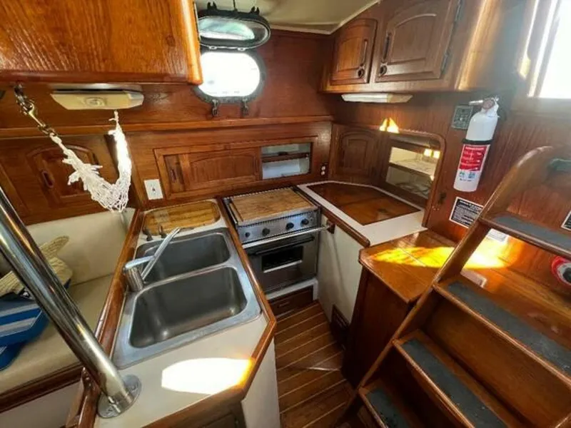 Slide: The Image of Pacific Seacraft 37 1986 - 4