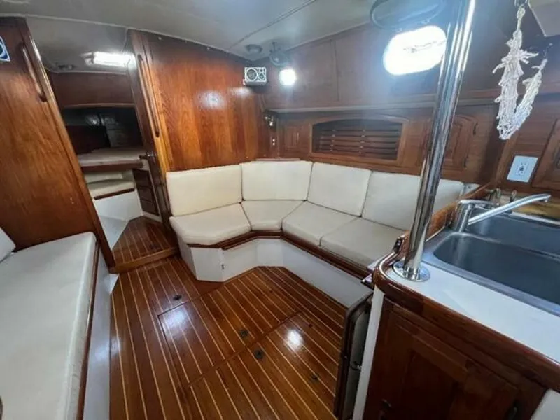 Slide: The Image of Pacific Seacraft 37 1986 - 7