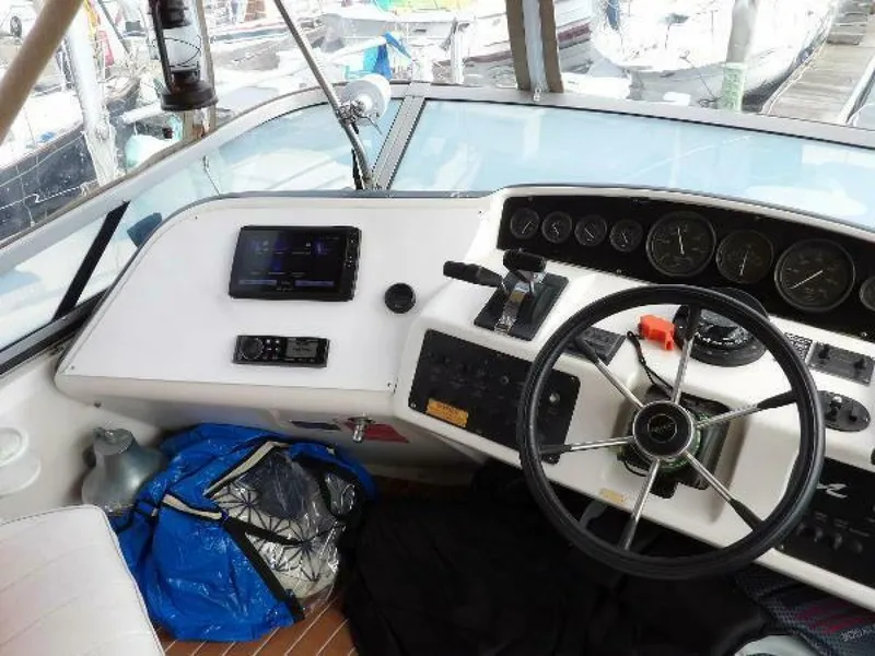 Slide: The Image of Sea Ray 370 Sedan Bridge 1993 - 15