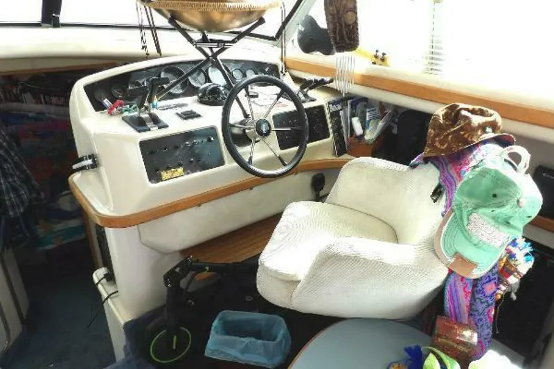 Slide: The Image of Sea Ray 370 Sedan Bridge 1993 - 24