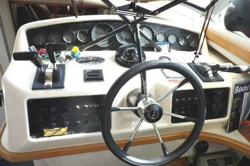 Slide: The Image of Sea Ray 370 Sedan Bridge 1993 - 25