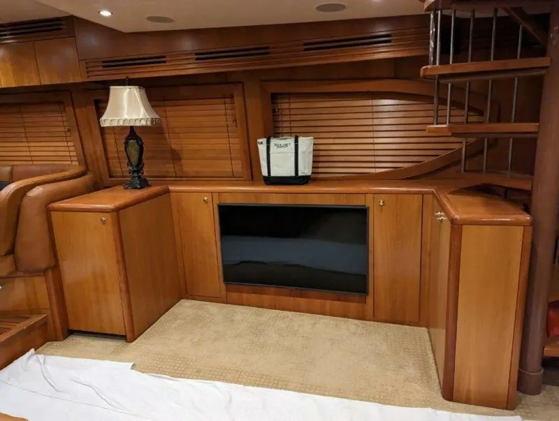 Slide: The Image of Hatteras 68 Convertible 2005 - 5