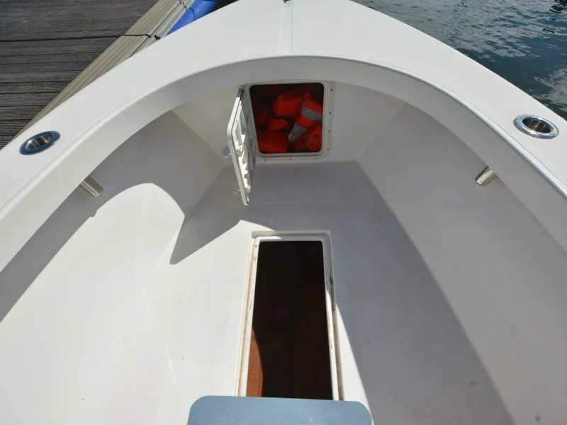Slide: The Image of Rambo CENTER CONSOLE 27 2013 - 18