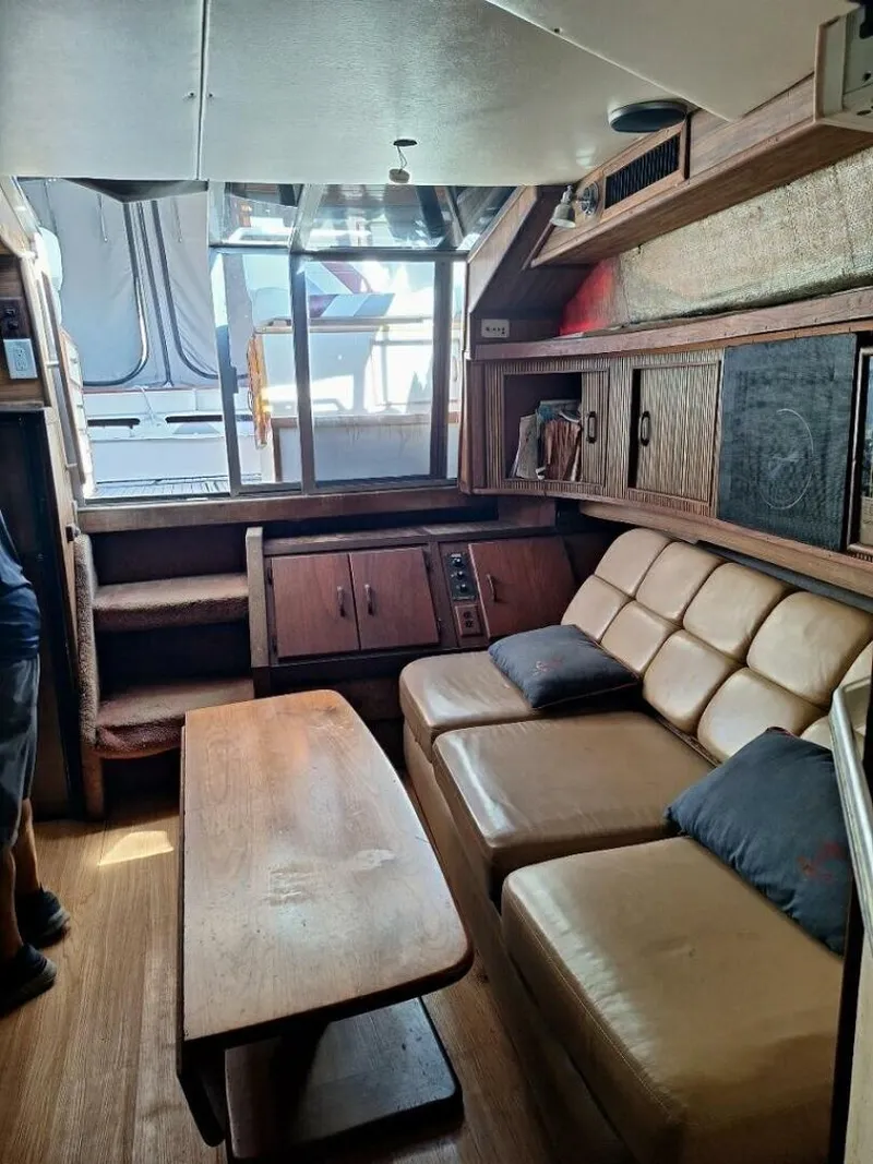 Slide: The Image of Sea Ray 390 Express Cruiser 1985 - 4