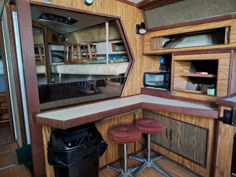 Slide: The Image of Sea Ray 390 Express Cruiser 1985 - 5