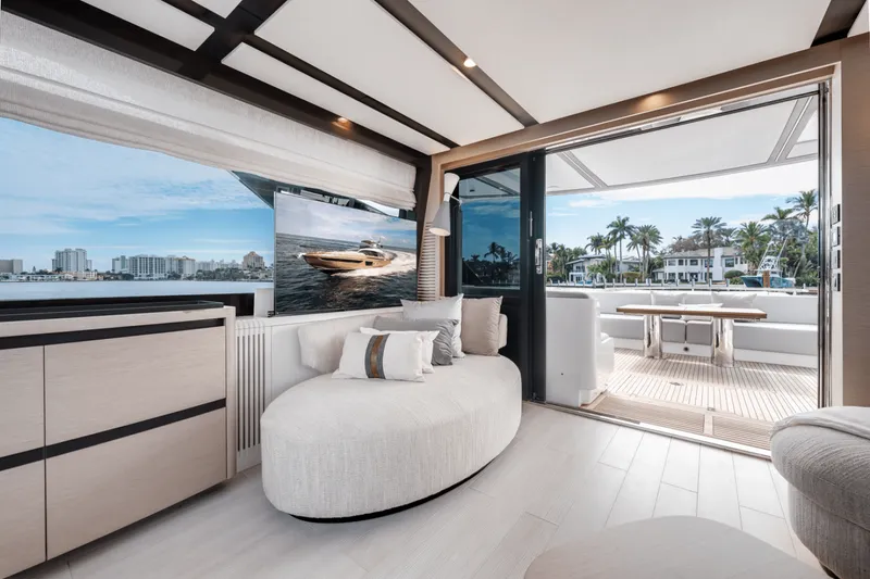 Slide: The Image of Azimut S8 2024 - 16