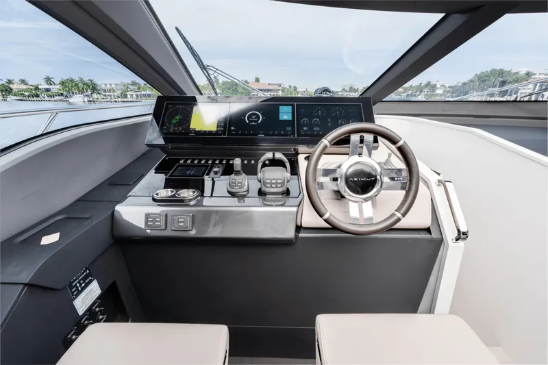Slide: The Image of Azimut S8 2024 - 24