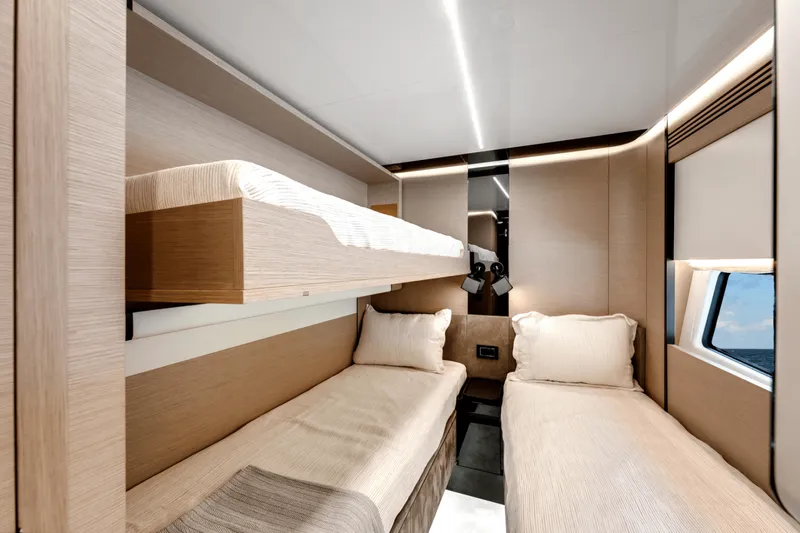 Slide: The Image of Azimut S8 2024 - 33