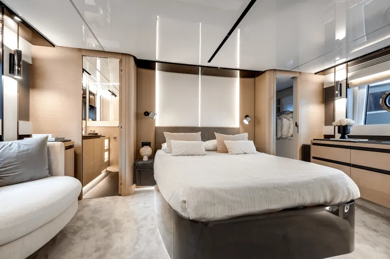 Slide: The Image of Azimut S8 2024 - 38
