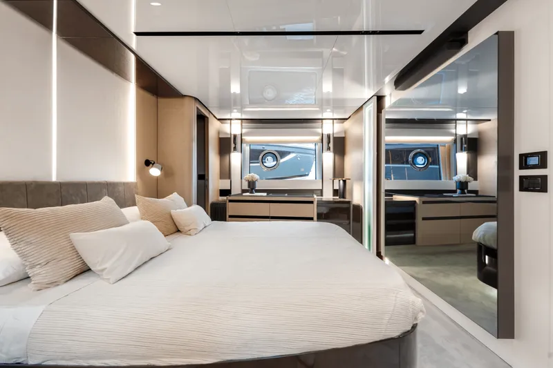 Slide: The Image of Azimut S8 2024 - 41