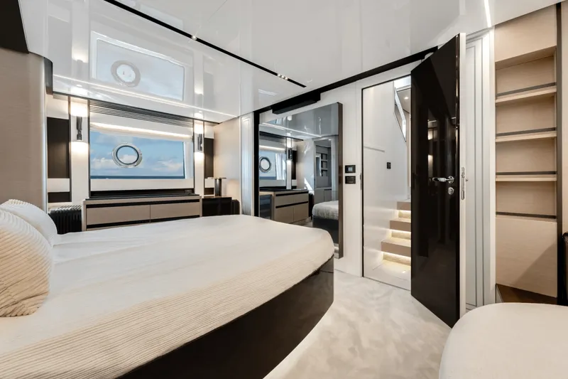 Slide: The Image of Azimut S8 2024 - 52