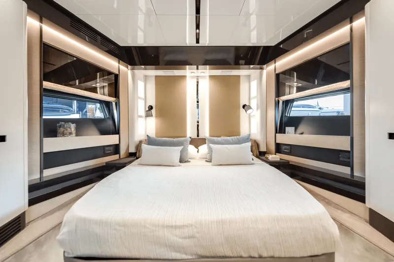 Slide: The Image of Azimut S8 2024 - 54