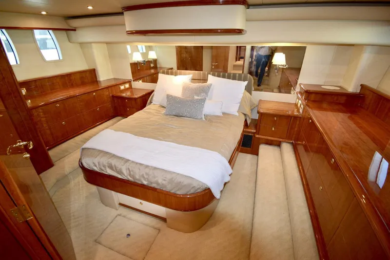 Slide: The Image of Neptunus MY Flybridge 2010 - 14