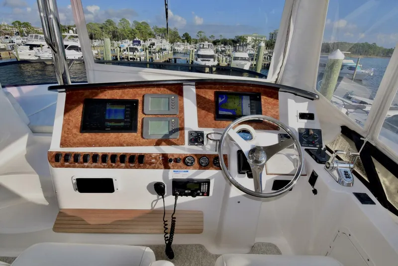 Slide: The Image of Neptunus MY Flybridge 2010 - 24