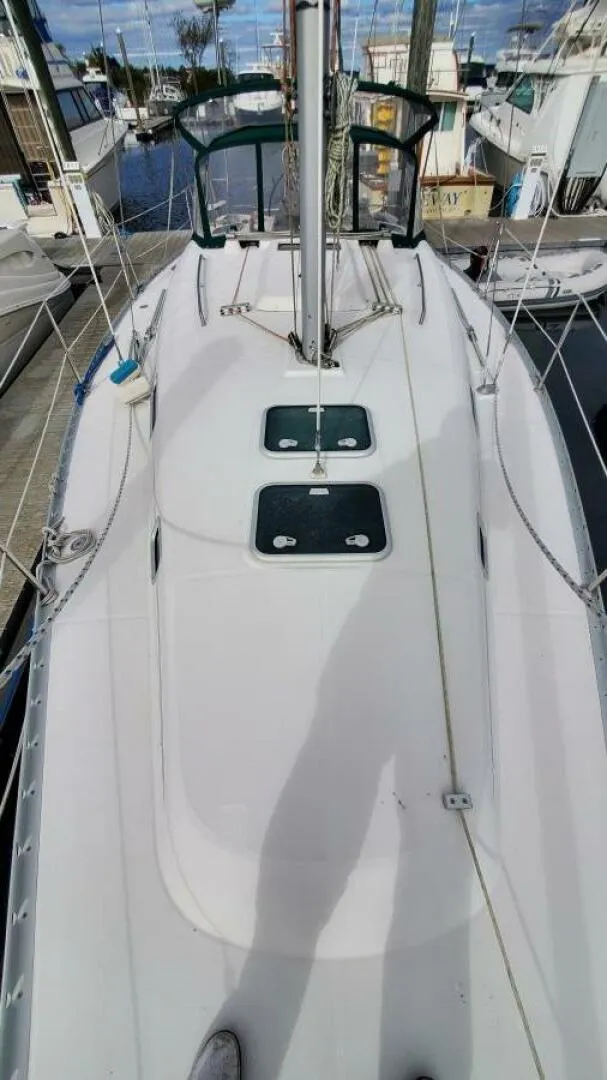 Slide: The Image of Beneteau 361 2000 - 12