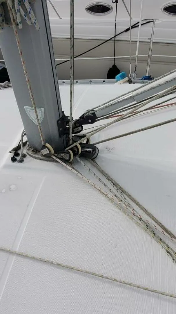 Slide: The Image of Beneteau 361 2000 - 17