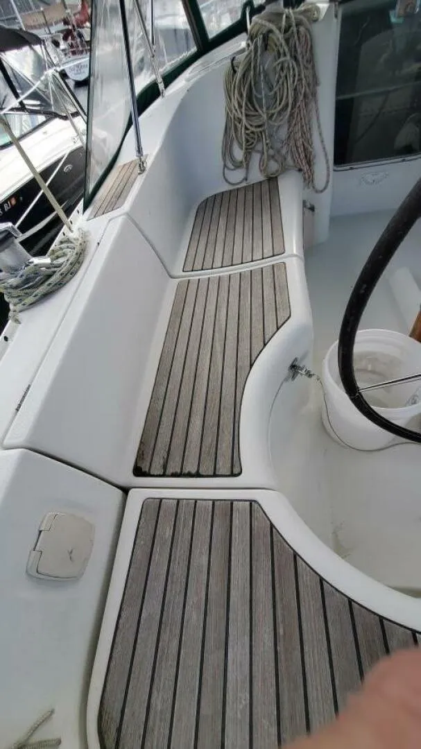 Slide: The Image of Beneteau 361 2000 - 18
