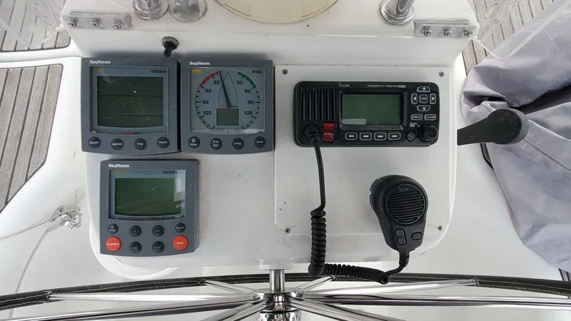 Slide: The Image of Beneteau 361 2000 - 20
