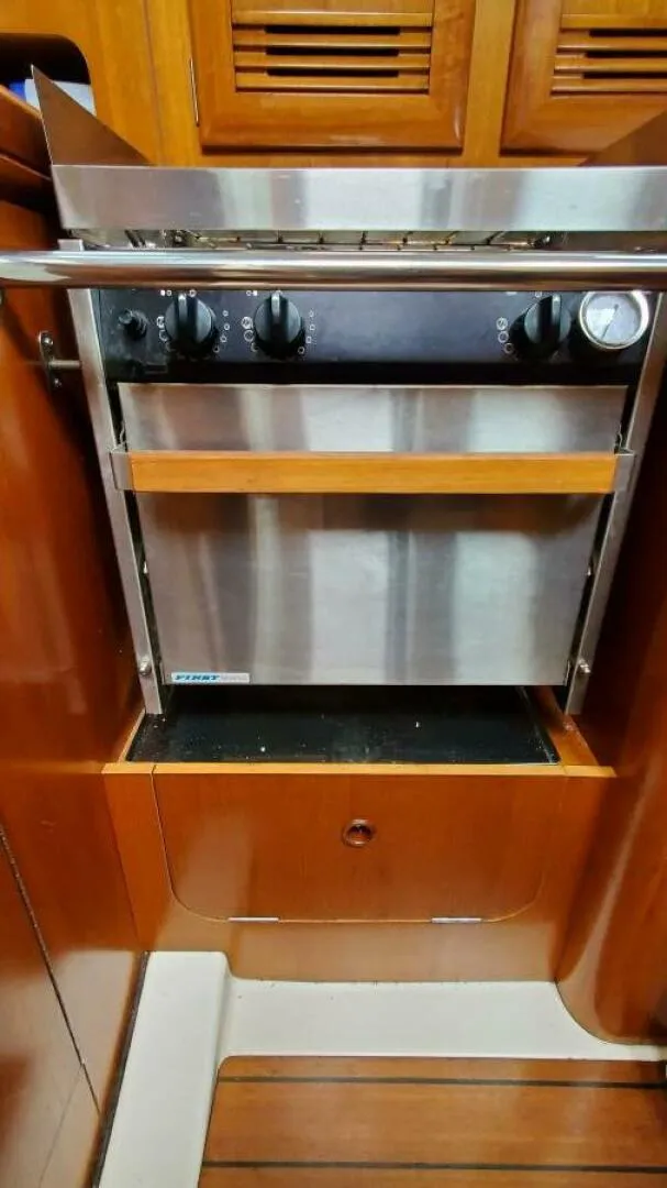 Slide: The Image of Beneteau 361 2000 - 32