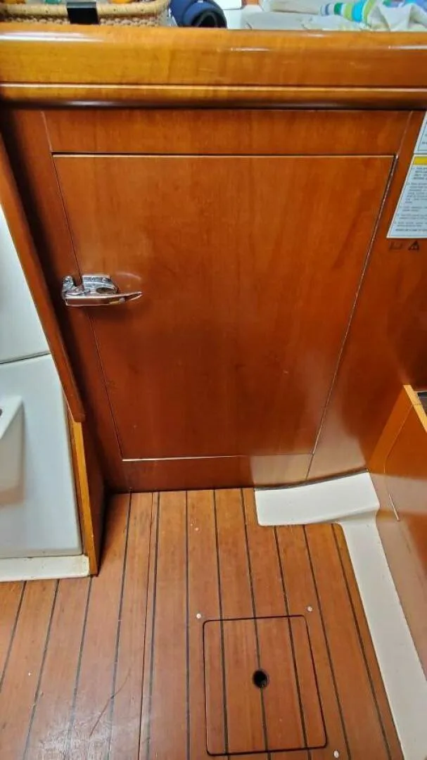 Slide: The Image of Beneteau 361 2000 - 36