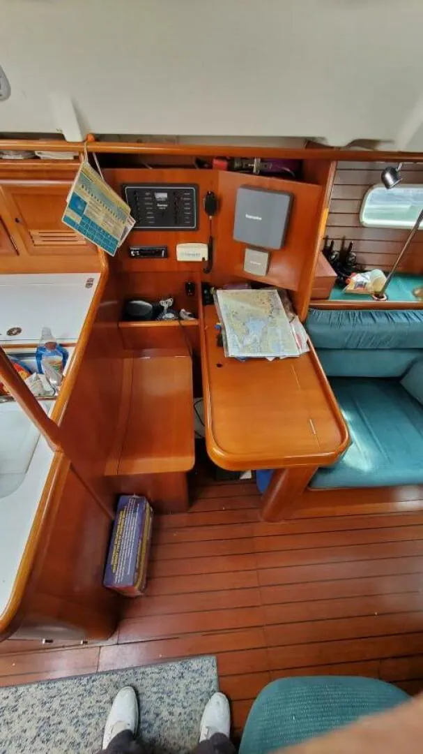 Slide: The Image of Beneteau 361 2000 - 38