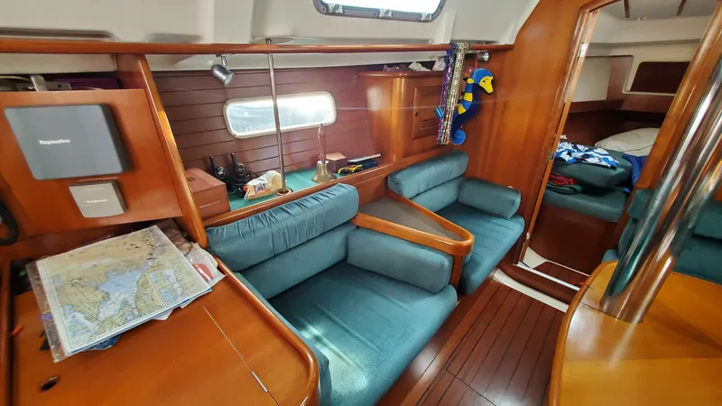 Slide: The Image of Beneteau 361 2000 - 39