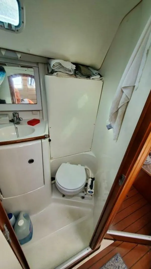 Slide: The Image of Beneteau 361 2000 - 45