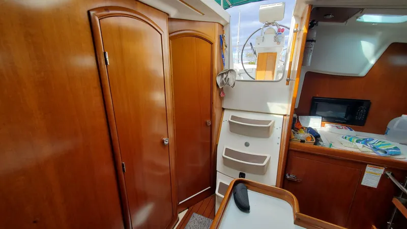 Slide: The Image of Beneteau 361 2000 - 46