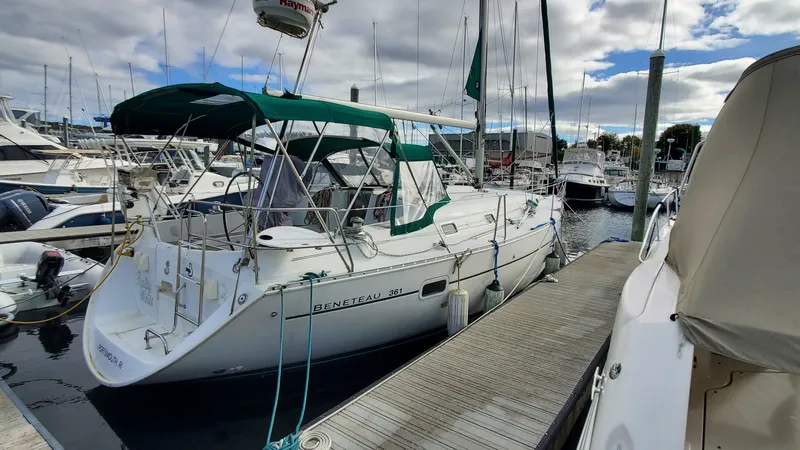 Slide: The Image of Beneteau 361 2000 - 9