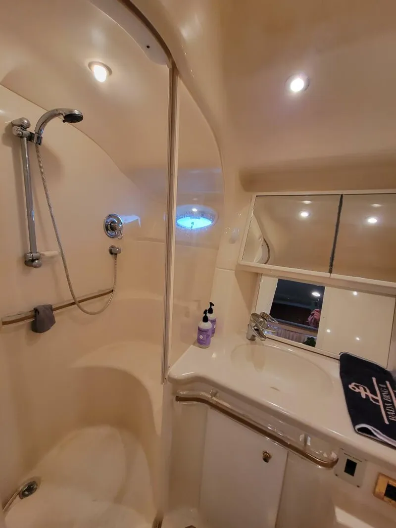 Slide: The Image of Sea Ray 540 Sundancer 2000 - 62