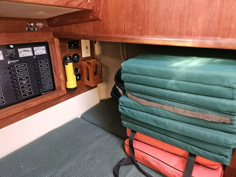 Slide: The Image of Pacific Seacraft 1994 - 17