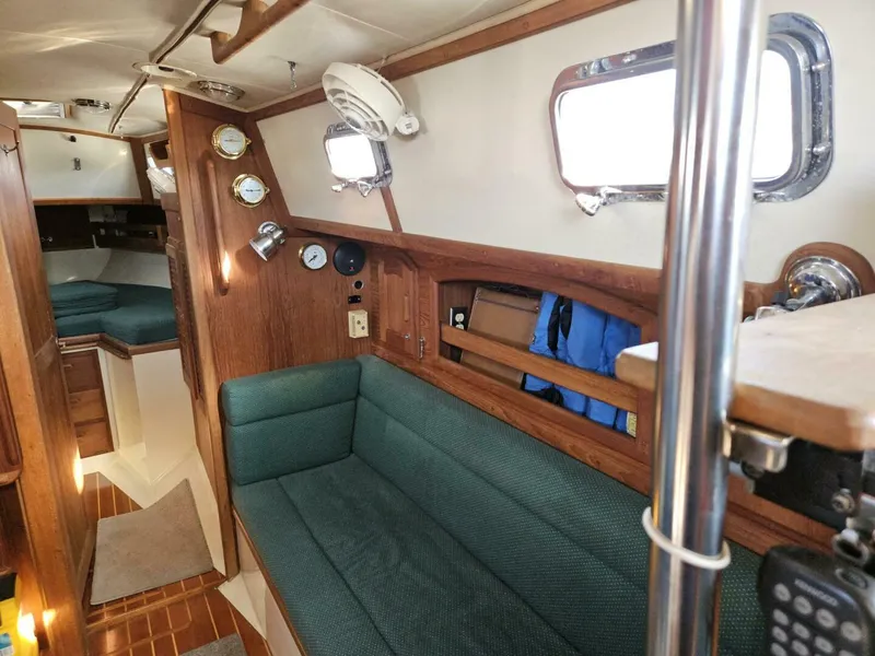 Slide: The Image of Pacific Seacraft 1994 - 40