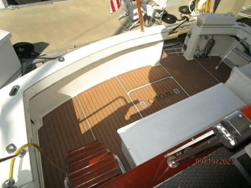 Slide: The Image of Hatteras 63 CPMY 1986 - 24