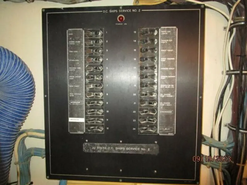 Slide: The Image of Hatteras 63 CPMY 1986 - 86