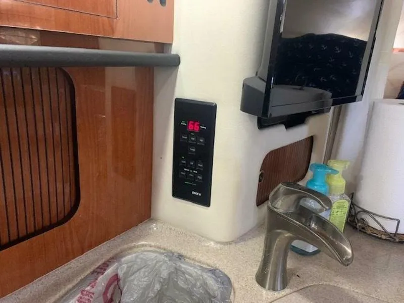 Slide: The Image of Sea Ray 340 Sundancer 2001 - 25