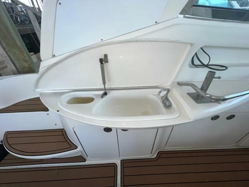 Slide: The Image of Sea Ray 460 Sundancer 2002 - 21