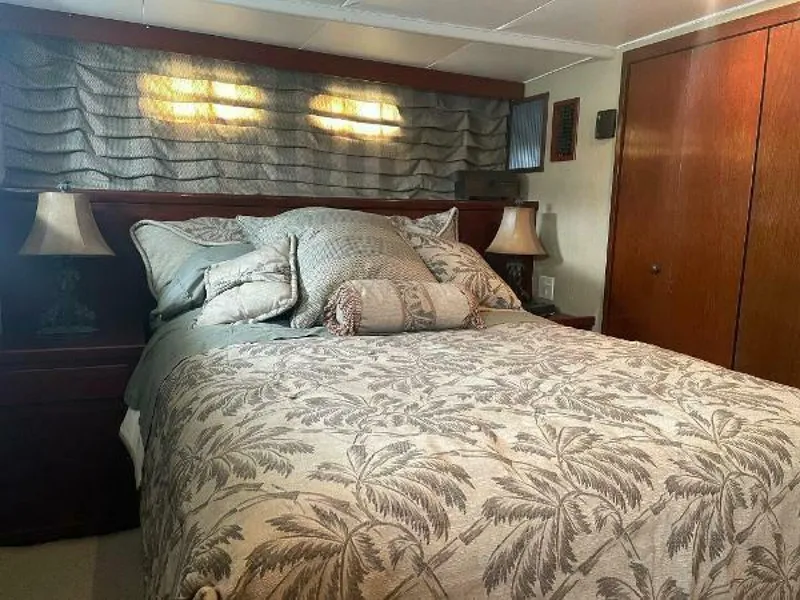 Slide: The Image of Hatteras Motor Yacht 1965 - 39