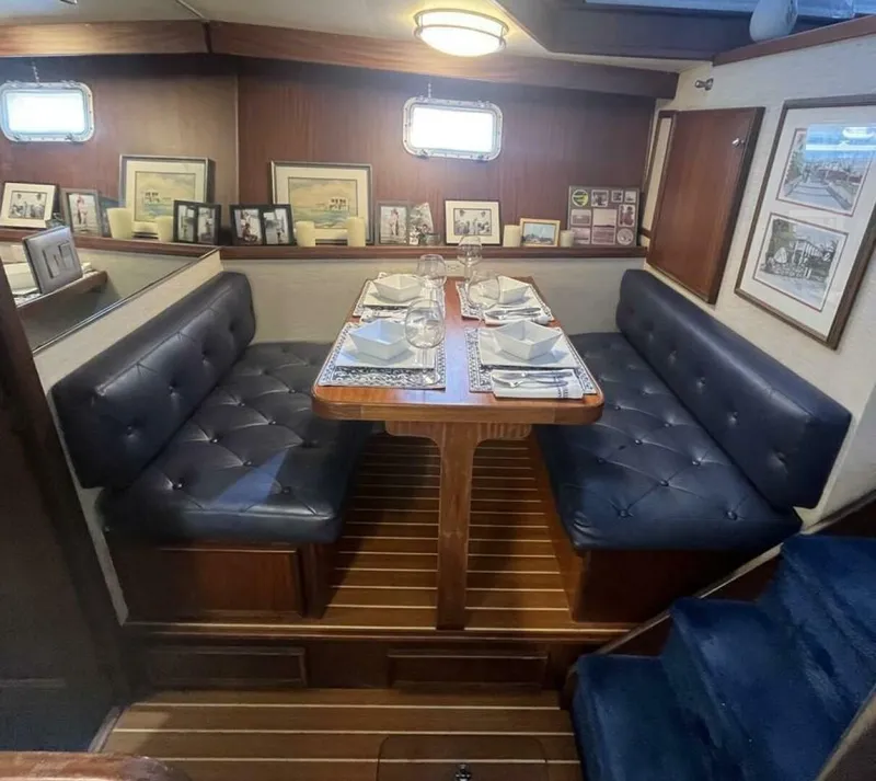 Slide: The Image of Hatteras 48 Motoryacht 1981 - 12