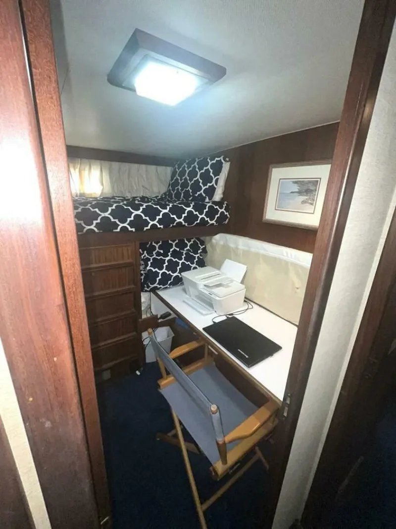Slide: The Image of Hatteras 48 Motoryacht 1981 - 15