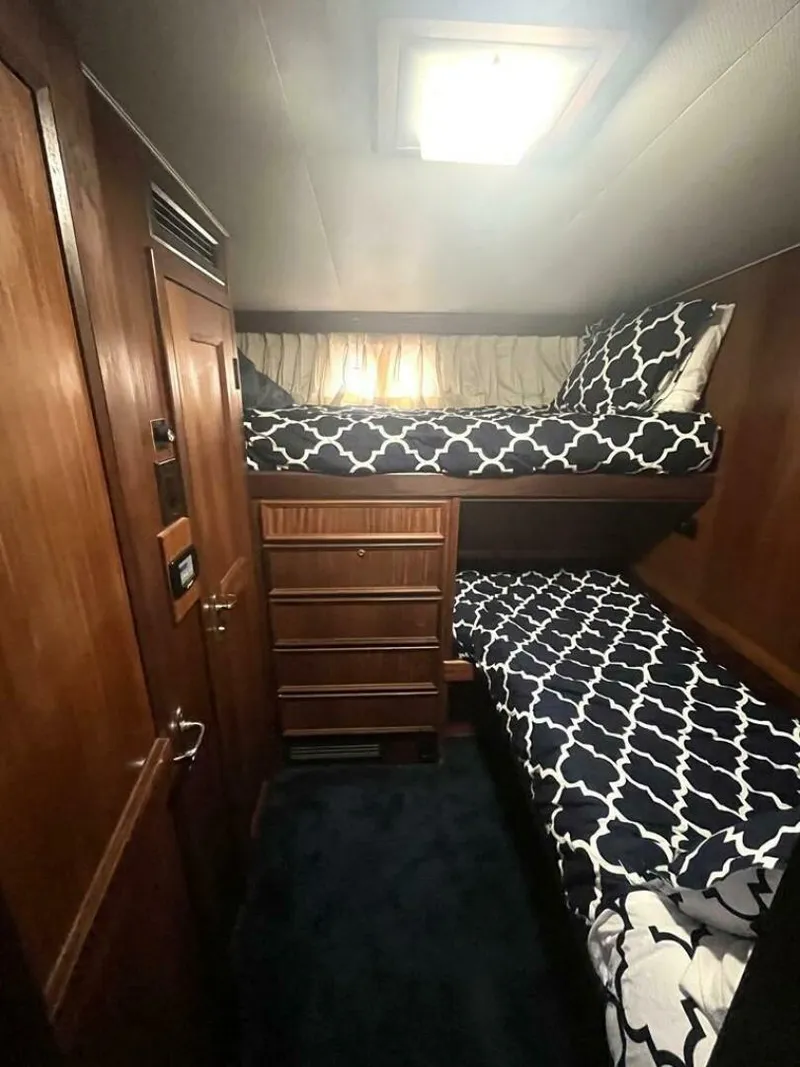 Slide: The Image of Hatteras 48 Motoryacht 1981 - 16
