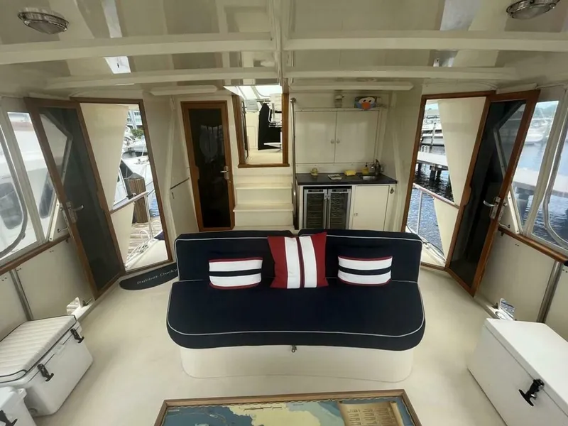 Slide: The Image of Hatteras 48 Motoryacht 1981 - 4