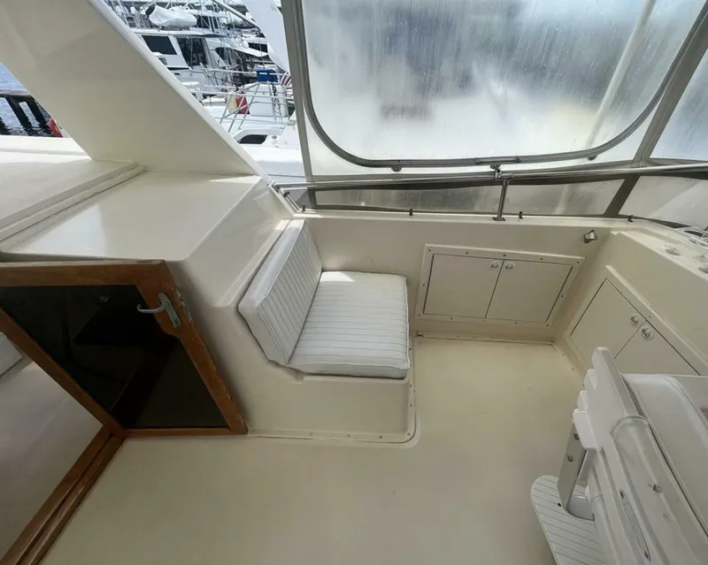 Slide: The Image of Hatteras 48 Motoryacht 1981 - 6