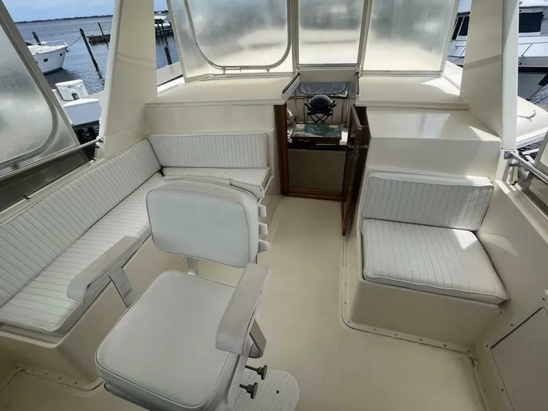 Slide: The Image of Hatteras 48 Motoryacht 1981 - 7